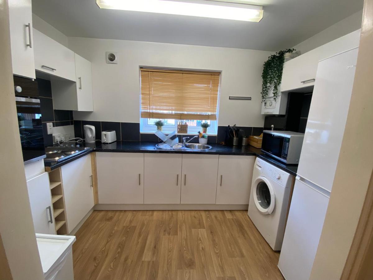 فيلا لندنفي Private House With Free Park For Group Near Wembley Station المظهر الخارجي الصورة