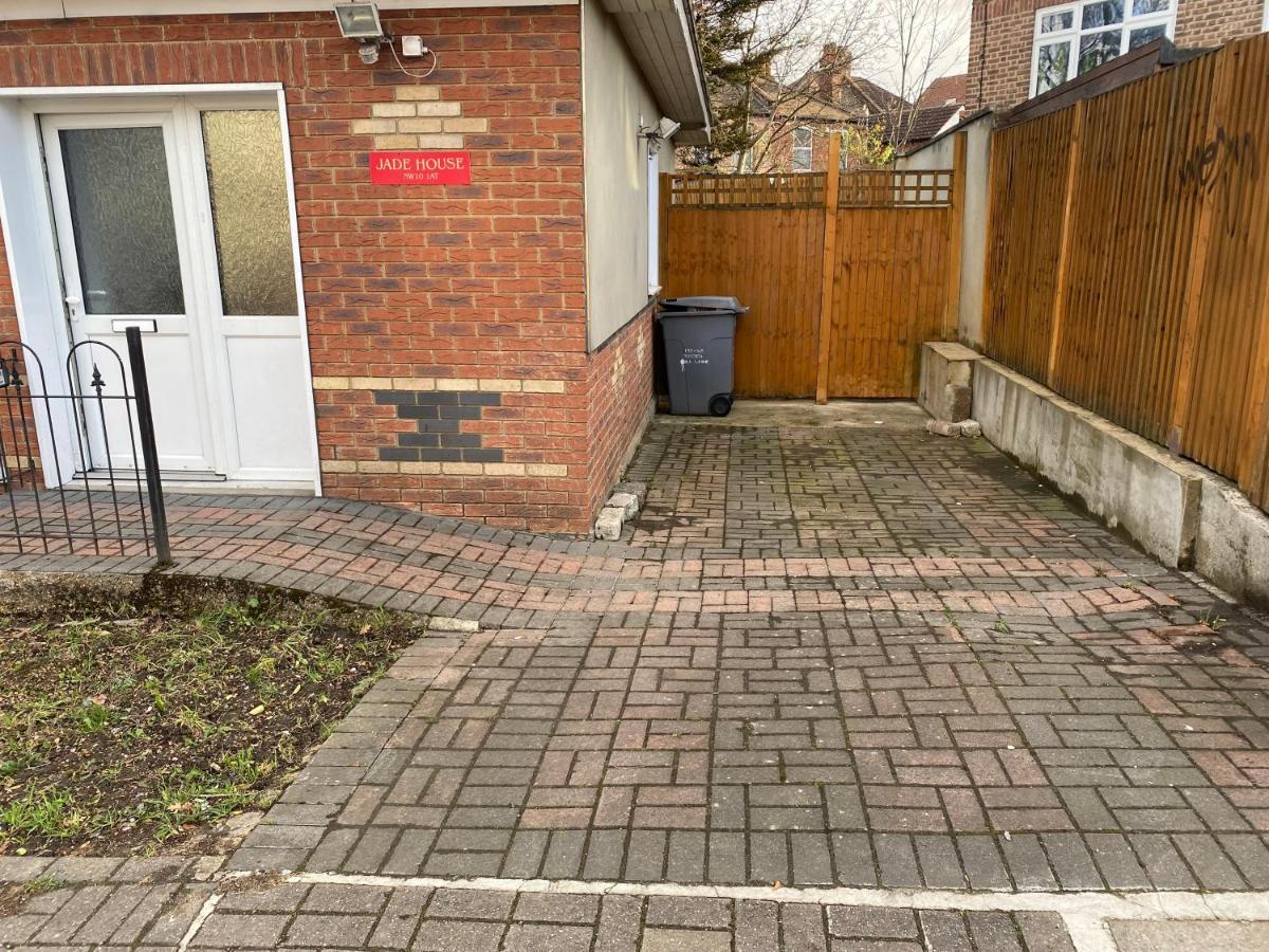 فيلا لندنفي Private House With Free Park For Group Near Wembley Station المظهر الخارجي الصورة